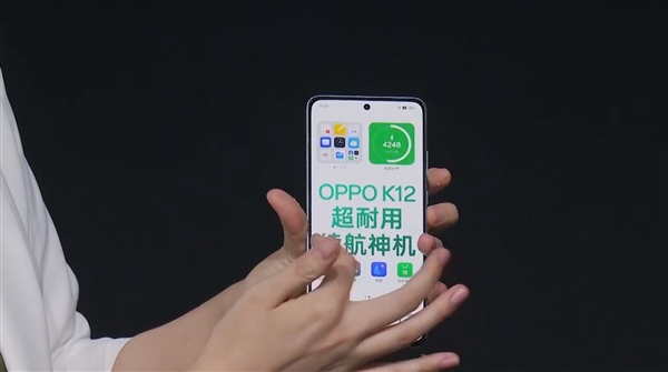 产品经理穿高跟鞋暴踩OPPO K12：结果完好无损