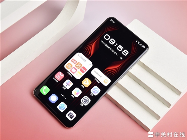 华为Mate 70 RS非凡大师上手：手机王者实至名归