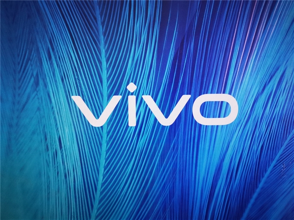 支持200倍数码变焦！vivo X100 Ultra长这样：四摄吸睛